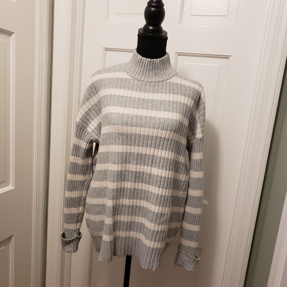 LOFT Grey & White Striped Pullovwr Sweater Size Medium Casual, Comfy - Picture 1 of 8